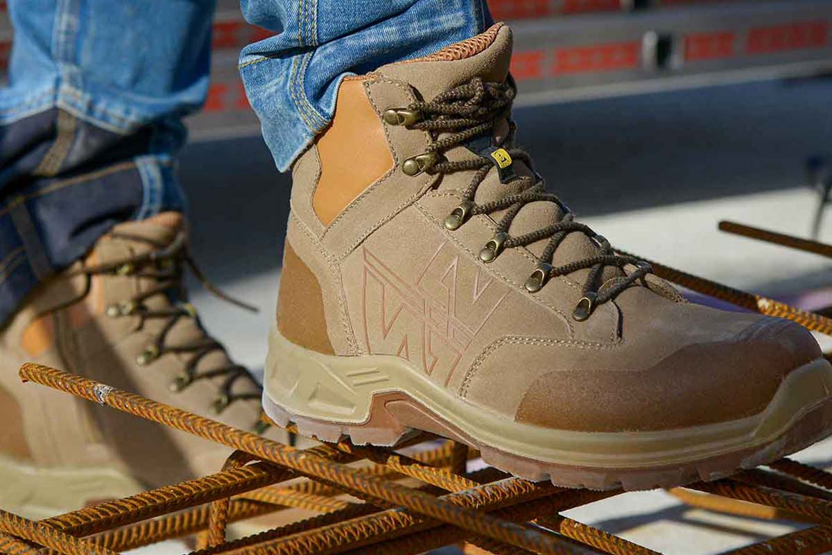 ویژگی های یک کفش ایمنی استاندارد چیست؟